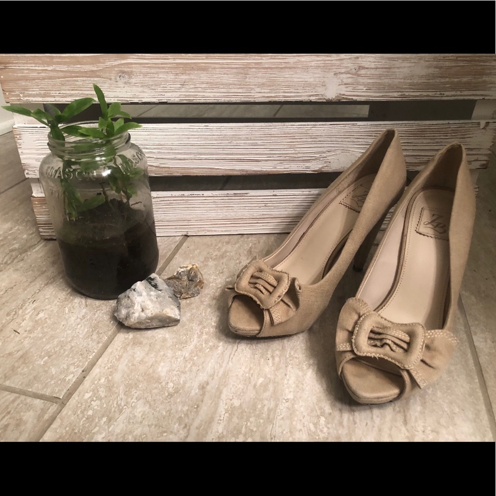 Zara Basic Collection Tan Heels W/ Bow Detailing